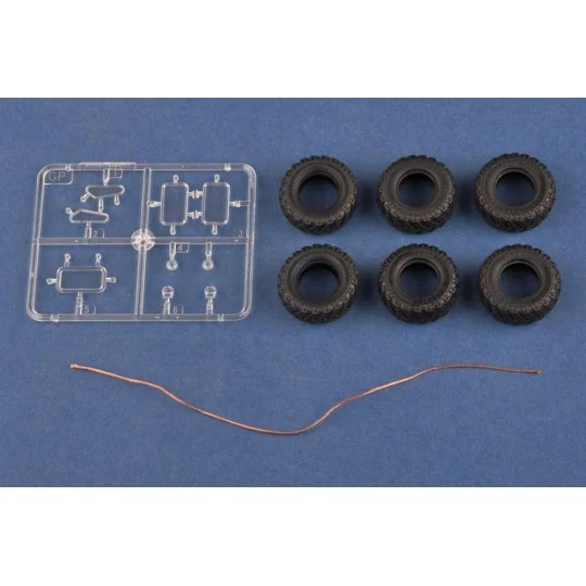 Russian 9K79 Tochka (SS-21 Scarab) IRBM - Hobby Boss 85509
