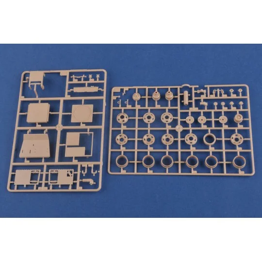 M911 C-HET w/m747 Heavy Equipment Semi- Trailer, 1/35 - Hobby Boss ...