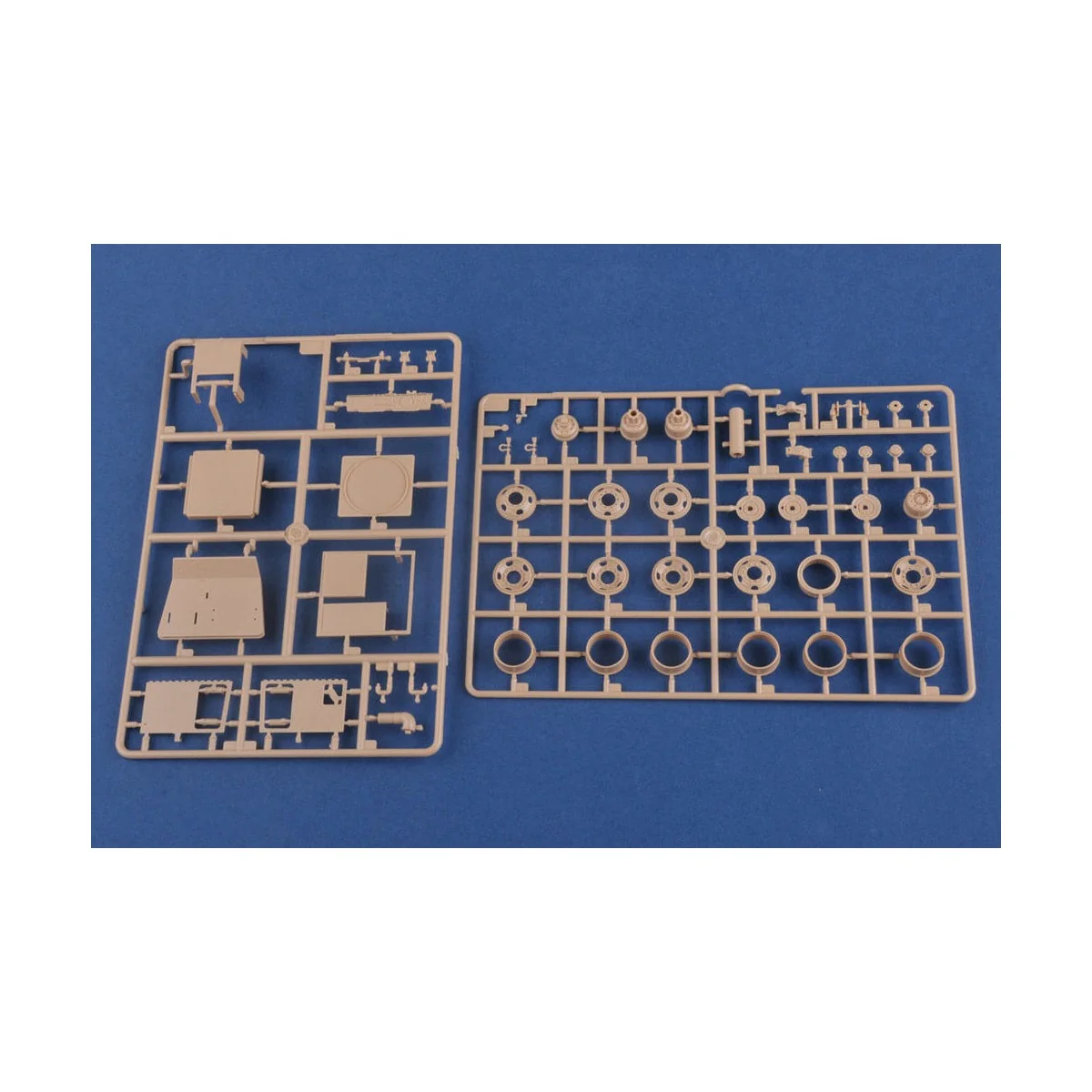M911 C-HET w/m747 Heavy Equipment Semi- Trailer, 1/35 - Hobby Boss ...