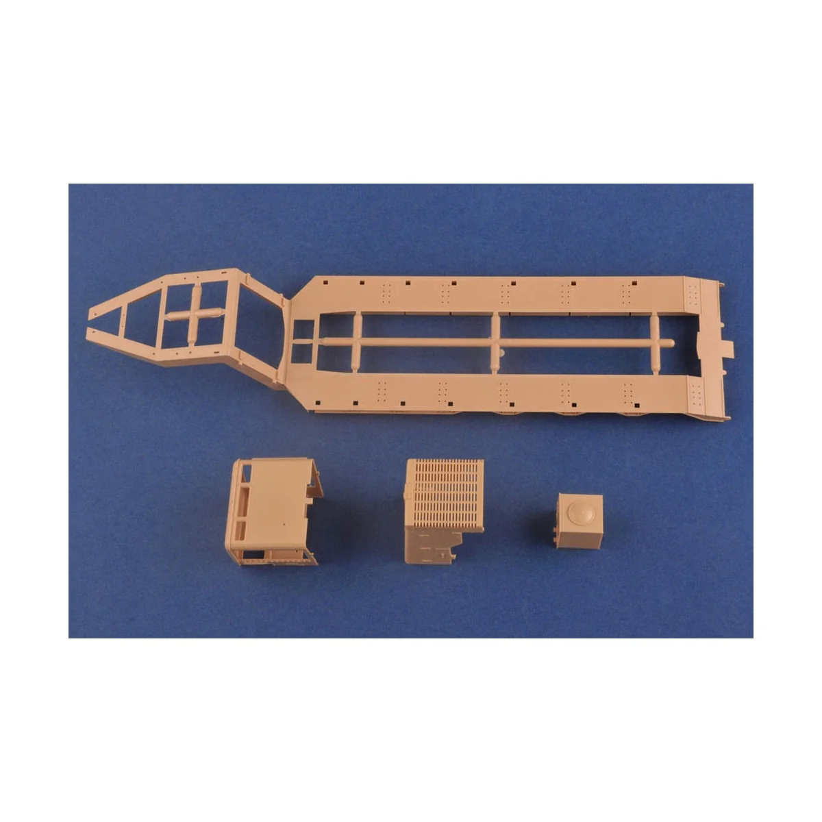 M911 C-HET w/m747 Heavy Equipment Semi- Trailer - Hobby Boss 85519