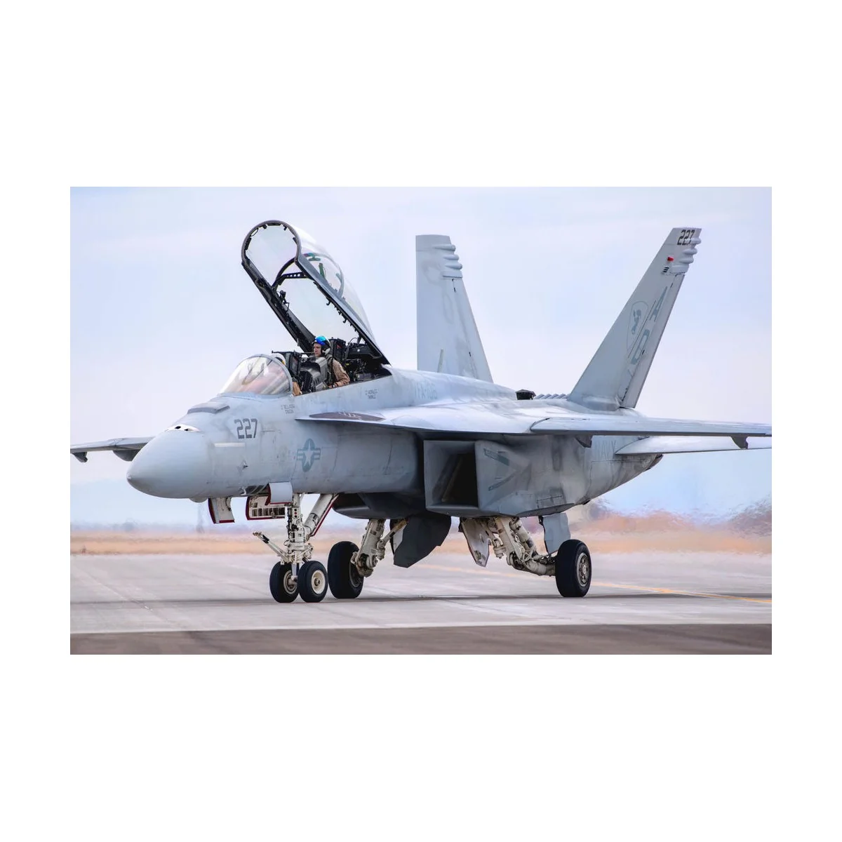 F/A-18F Super Hornet, 1/48 - Hobby Boss 85813 F/A-18F Super Hornet, 1/48 - Hobby Boss 85813