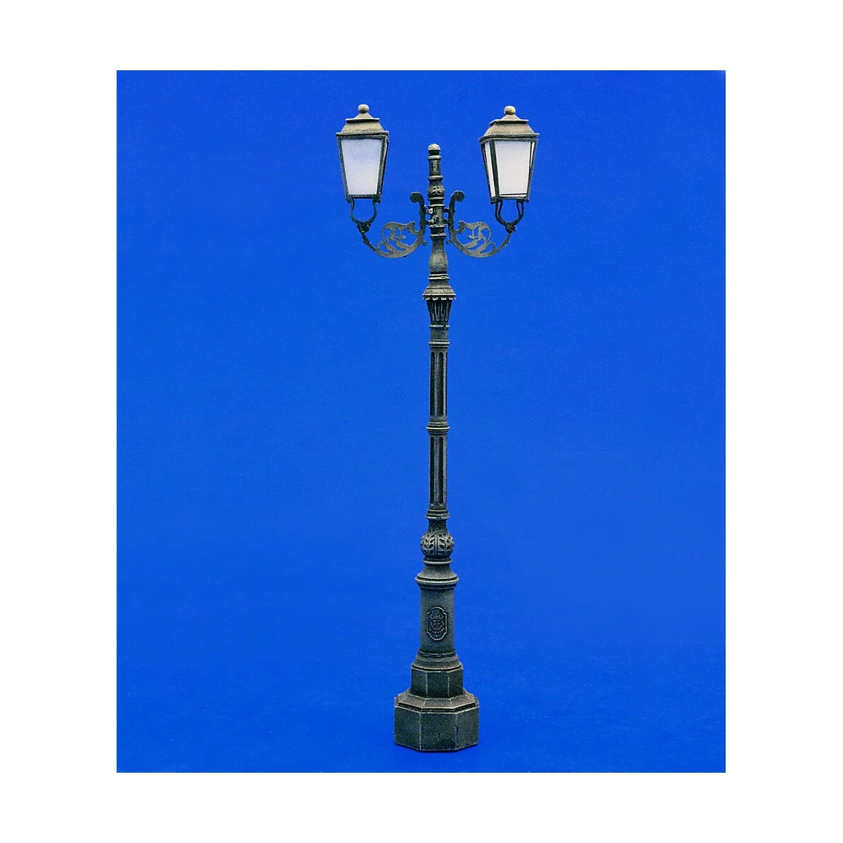 Double antique street lamp, 1/35 - Royal Model RM055