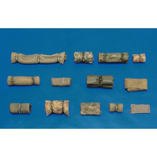 Tentpaks and bedrolls-n.1, 1/35 - Royal Model RM070