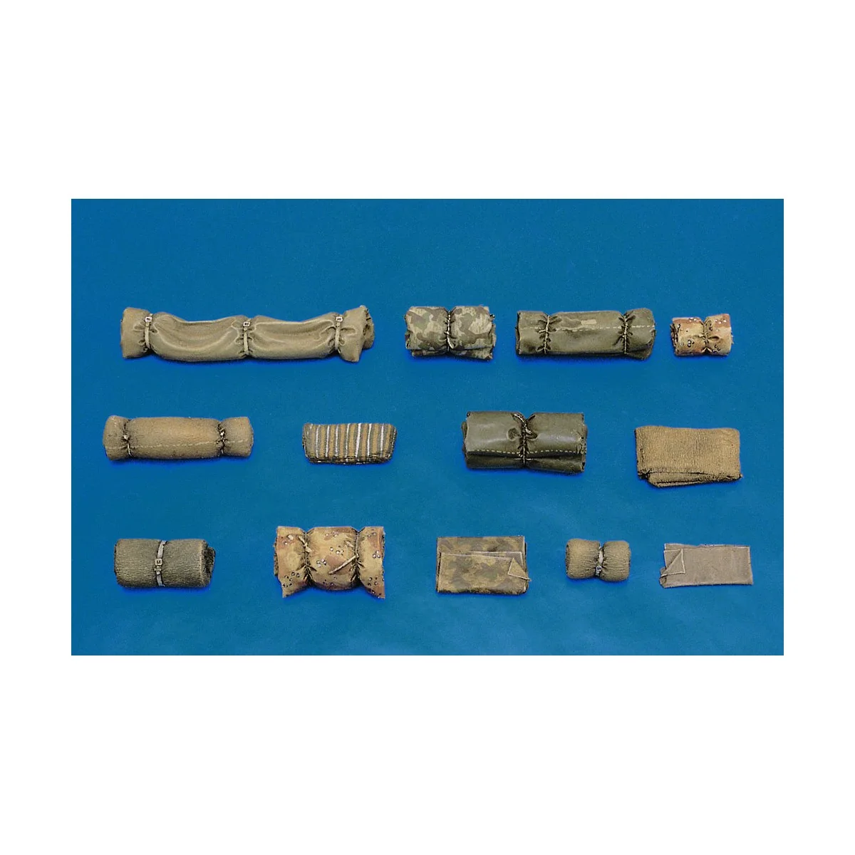 Tentpaks and bedrolls-n.1 - Royal Model RM070