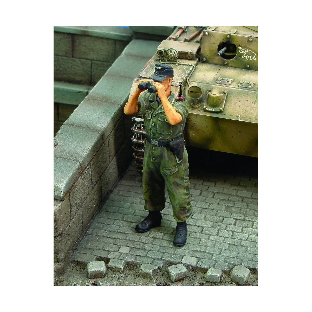 Waffen SS tanker looking through binoculars-WWII - Royal Model RM157