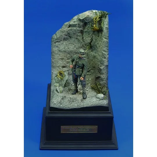Unterofizier Gebirgstruppe - WWII 'with base', 1/35 - Royal Model R...