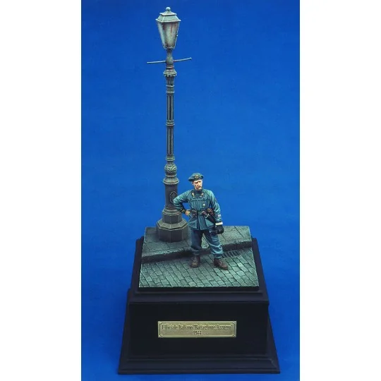 Italian Officer Btg. Azzurro (with base) WWII, 1/35 - Royal Model R...