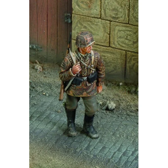 Waffen SS Ardennes - Royal Model RM196