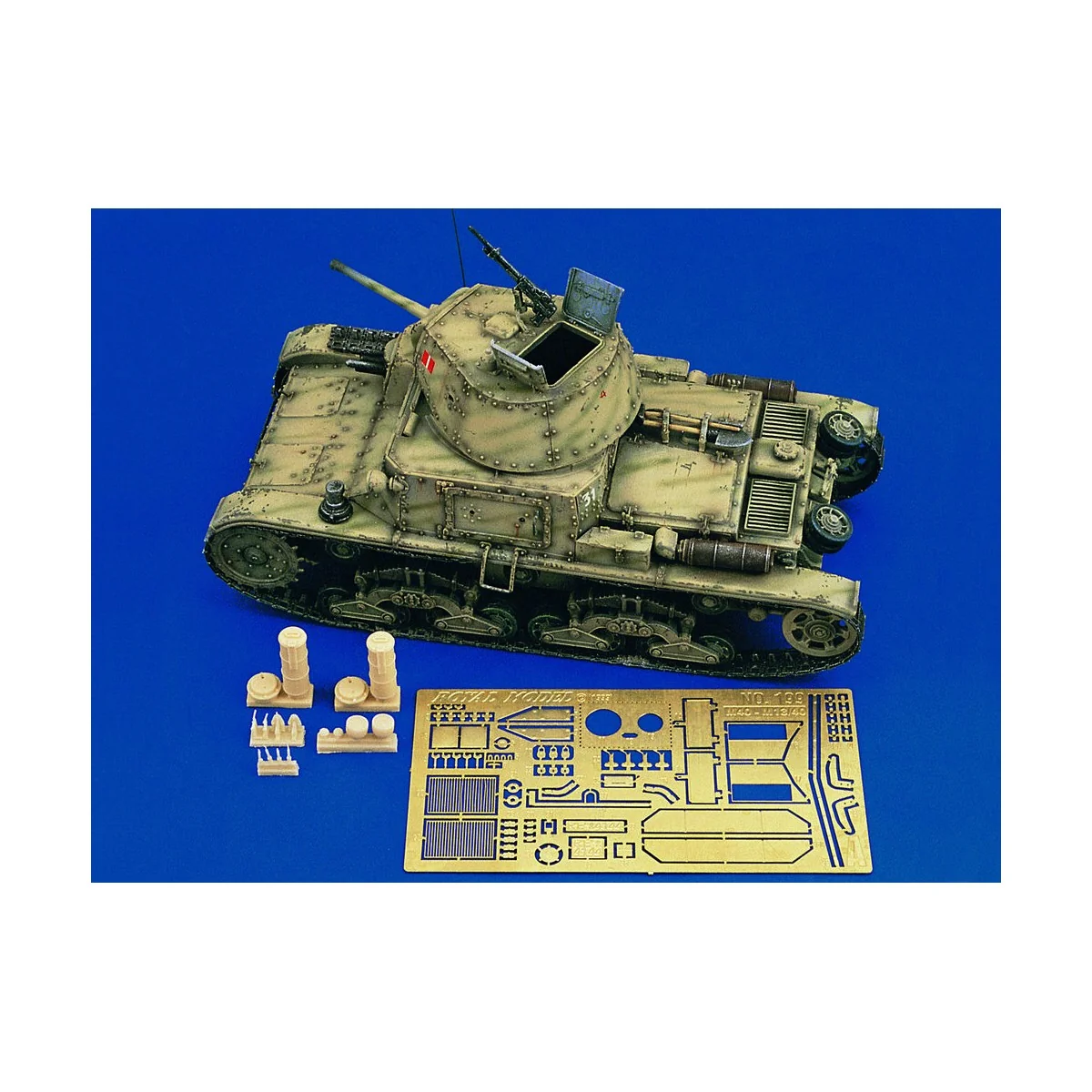 Italian tank M 13/40 - Royal Model RM199