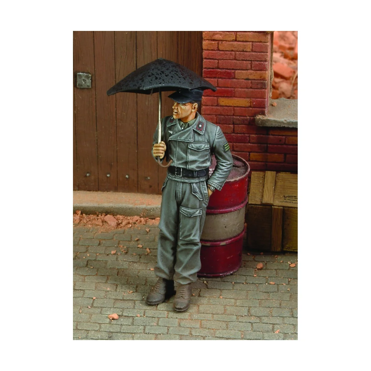 German Tanker at rest Italy 1944 - Royal Model RM415