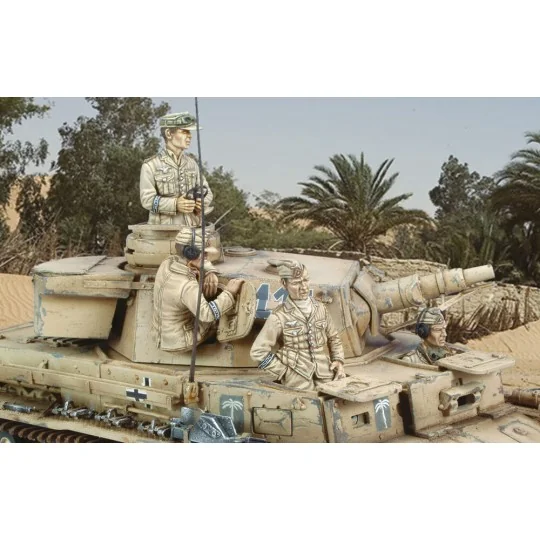 Pz. Kpfw. IV Ausf. E Crew - Royal Model RM506
