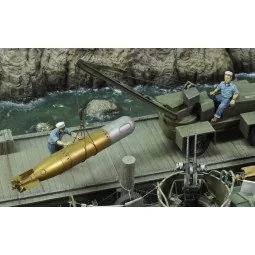 U.S. sailors loading torpedo-WWII - Royal Model RM538