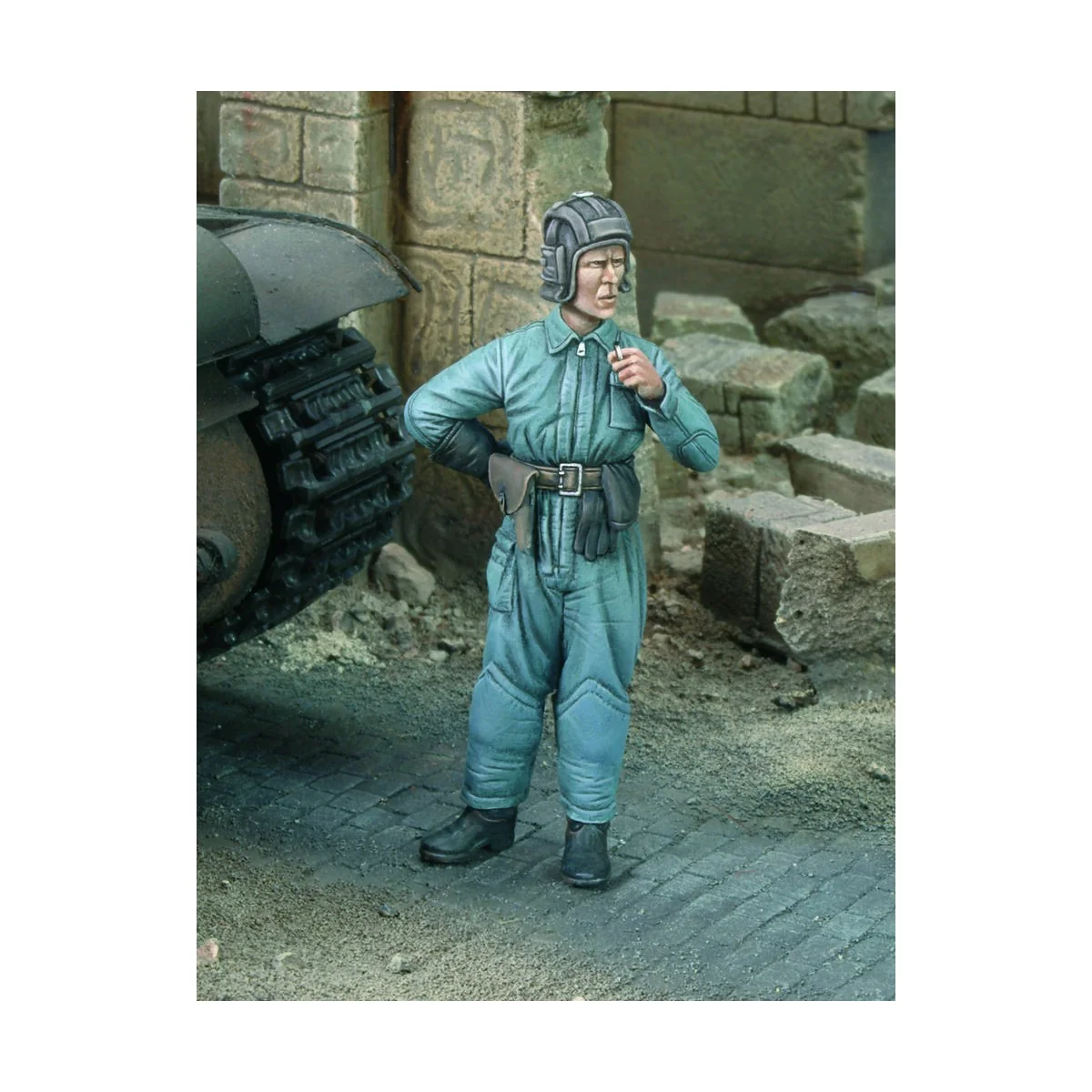 Russian Tanker at rest -WWII, 1/35 - Royal Model RM550