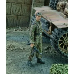 SS-Unterscarfuhrer with MP-40 WWII - Royal Model RM551