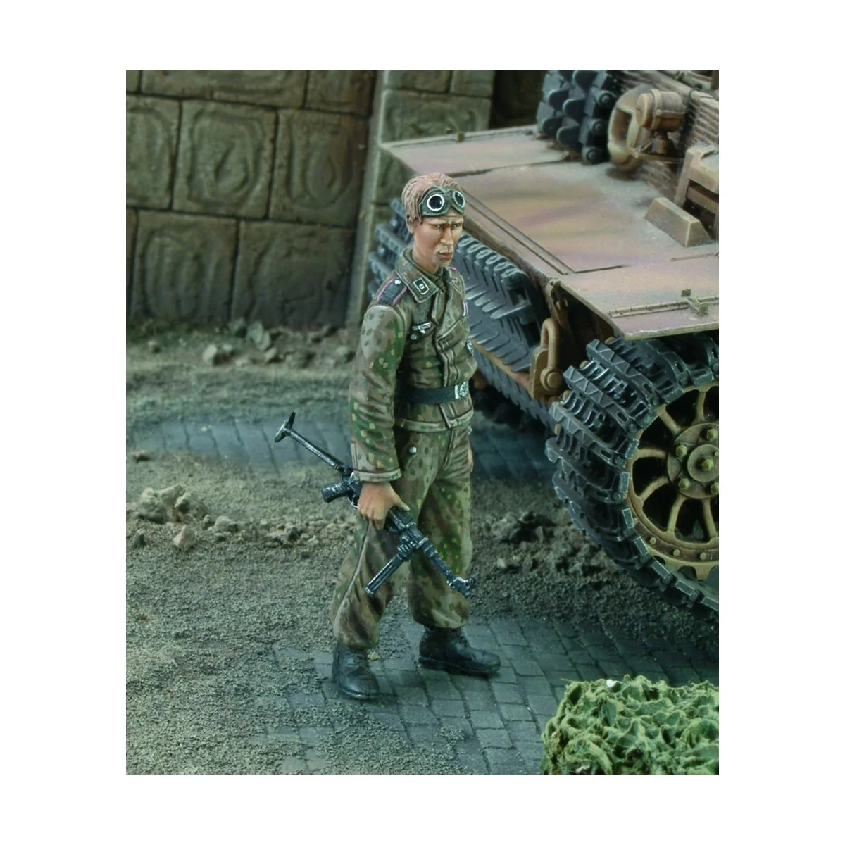 SS-Unterscarfuhrer with MP-40 WWII, 1/35 - Royal Model RM551