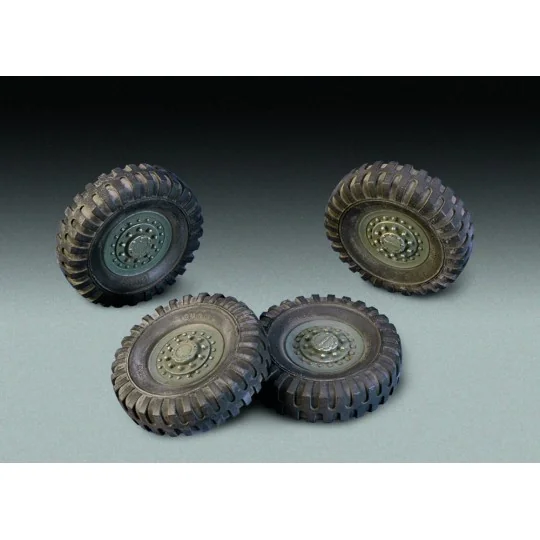 Wheels Staghound (for Italeri/Bronco kit - Royal Model RM558