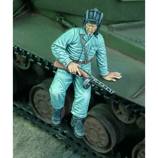 Russian tanker jumping down-WWII - Royal Model RM564