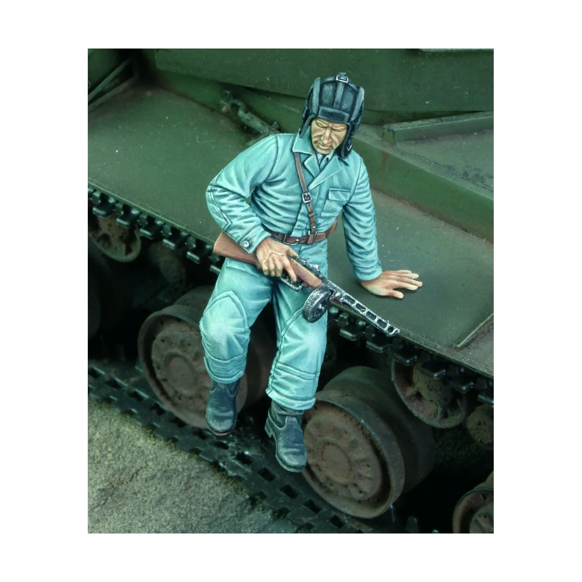 Russian tanker jumping down-WWII - Royal Model RM564