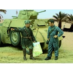 Italian Captain and tanker-WWII - Royal Model RM567