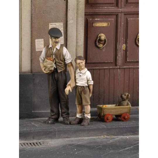 Civilian man with children-WWII, 1/35 - Royal Model RM573