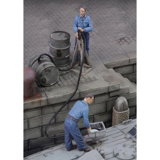 Men refuelling, 1/35 - Royal Model RM580