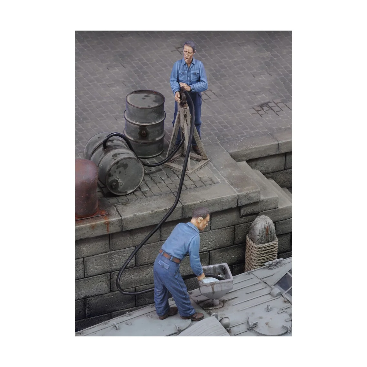 Men refuelling, 1/35 - Royal Model RM580