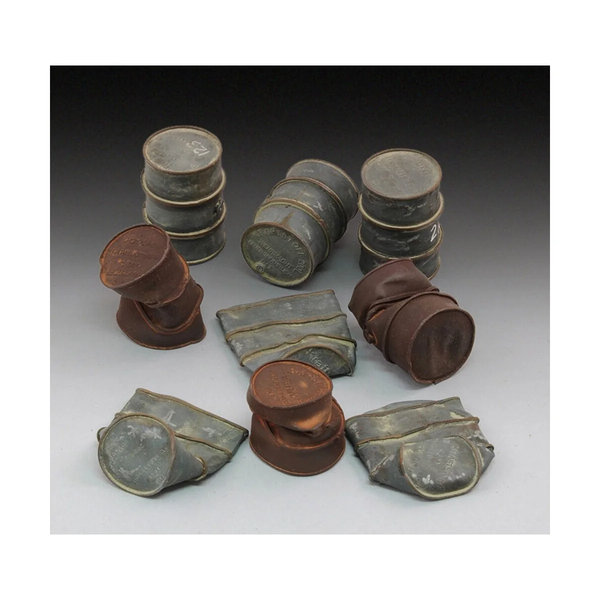 German damaged oil drums-WWII, 1/35 - Royal Model RM618