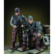 German tankers at rest-WWII - Royal Model RM622