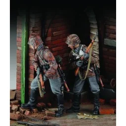 SS Grenadiers - 2 fig, 1/35 - Royal Model RM646