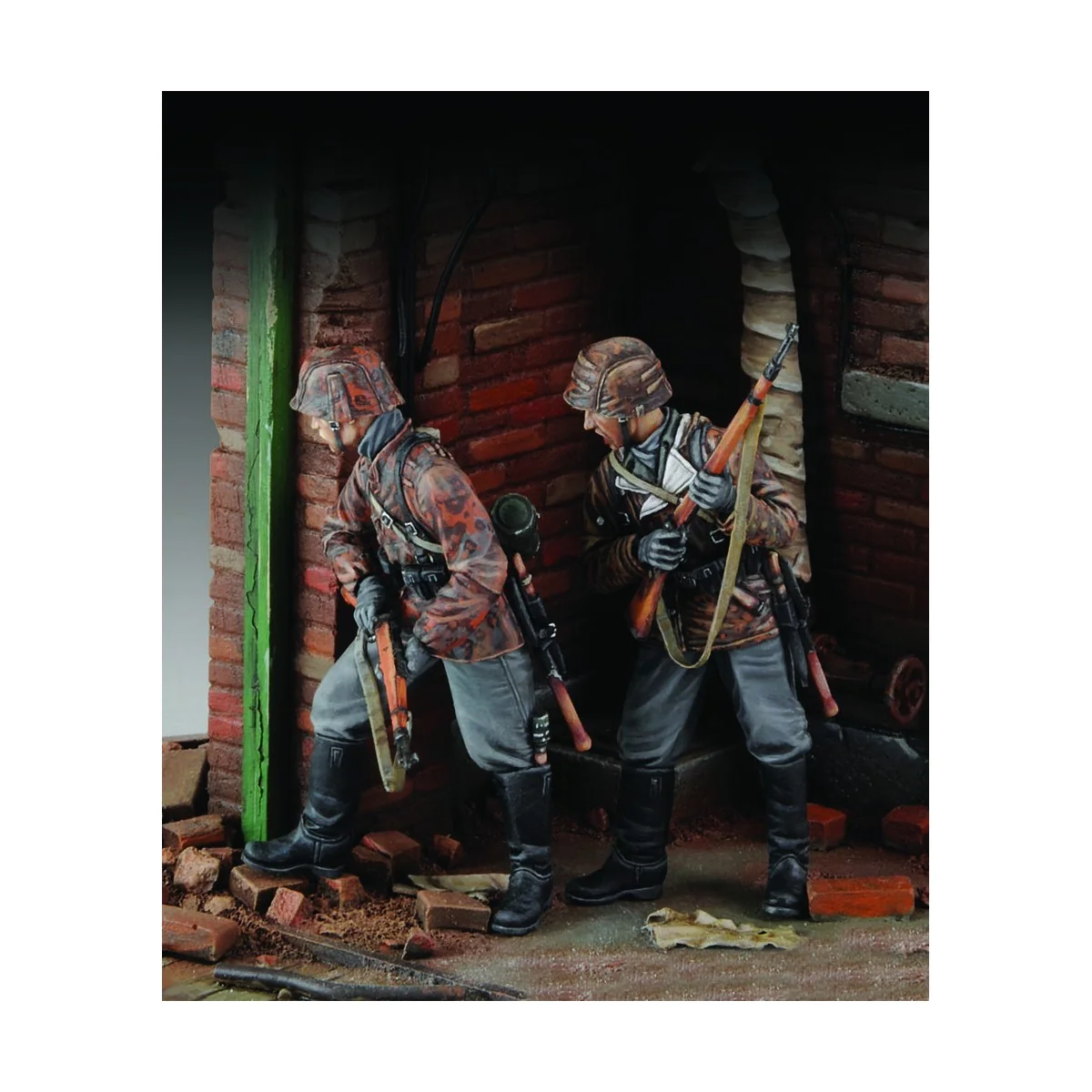 SS Grenadiers - 2 fig - Royal Model RM646