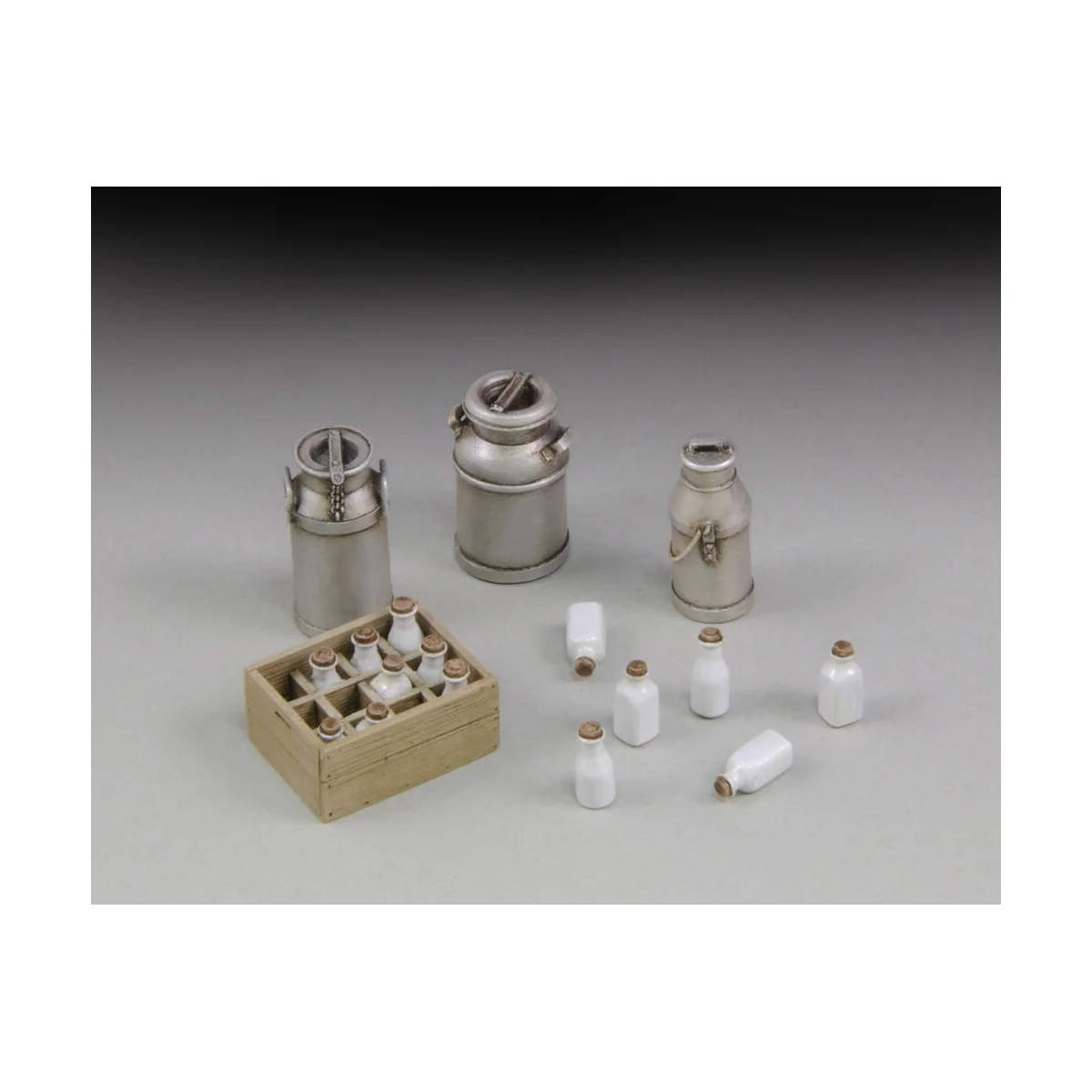 Milk bottles with crates and churms - Royal Model RM653