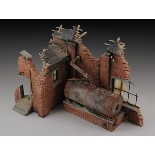 Factory ruin with steam boiler, 1/35 - Royal Model RM656