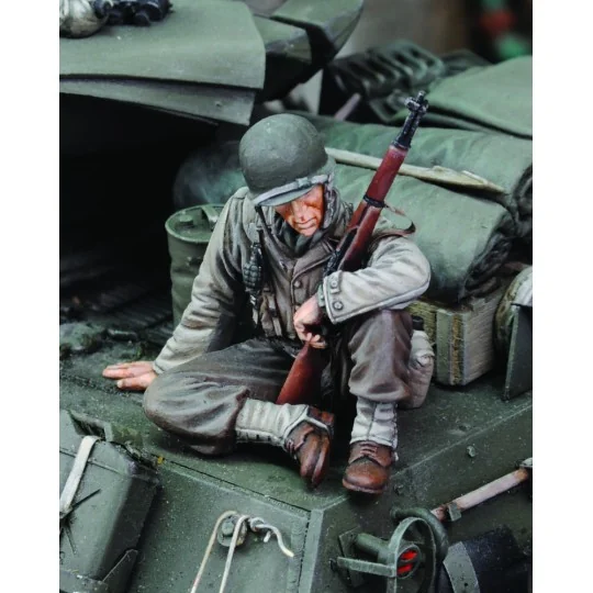U.S. Infantry at rest with rifle-no.1-WWII - Royal Model RM659