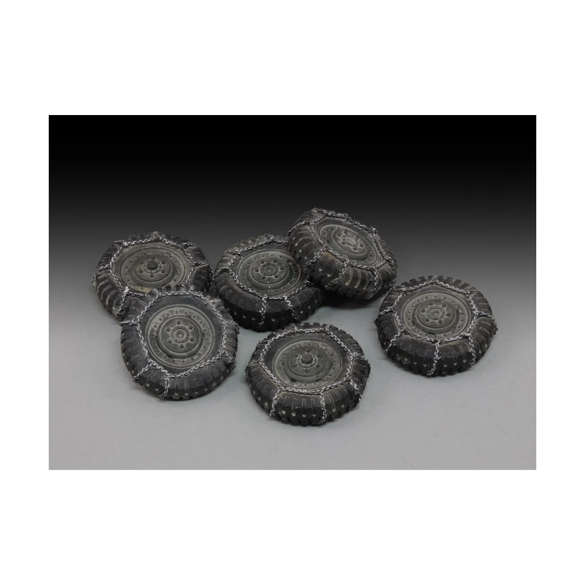 Chained wheels M8 / M20, 1/35 - Royal Model RM677