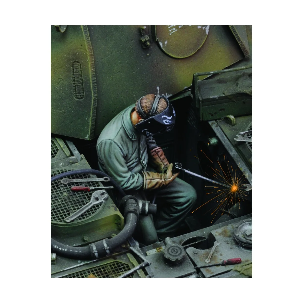 Man using electric welder-no.1, 1/35 - Royal Model RM683