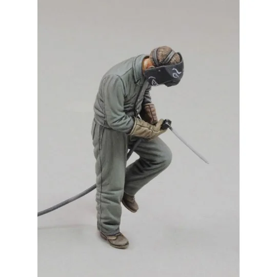 Man using electric welder-no.1, 1/35 - Royal Model RM683