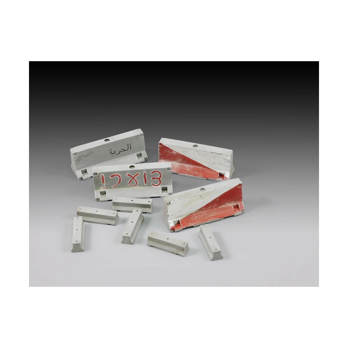 Concrete traffic barriers, 1/35 - Royal Model RM721