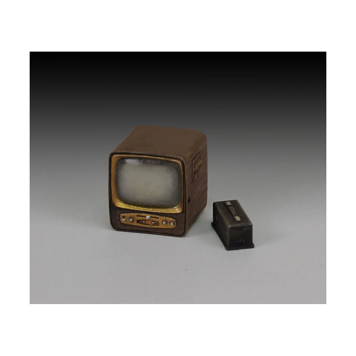 TV-1930/50 - Royal Model RM733