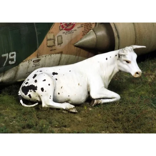 Cow lying down, 1/35 - Royal Model RM748
