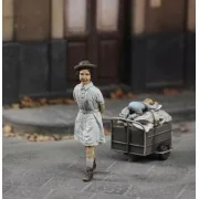 Girl with her stuff - Royal Model RM754