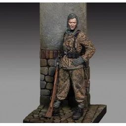 Waffen SS Grenadier with rifle (75mm) - Royal Model RM800