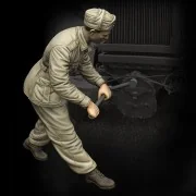 Italian infantry ‘cranking up’ - Royal Model RM811