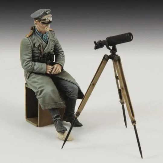 Erwin Rommel with tripod telescope, 1/35 - Royal Model RM820