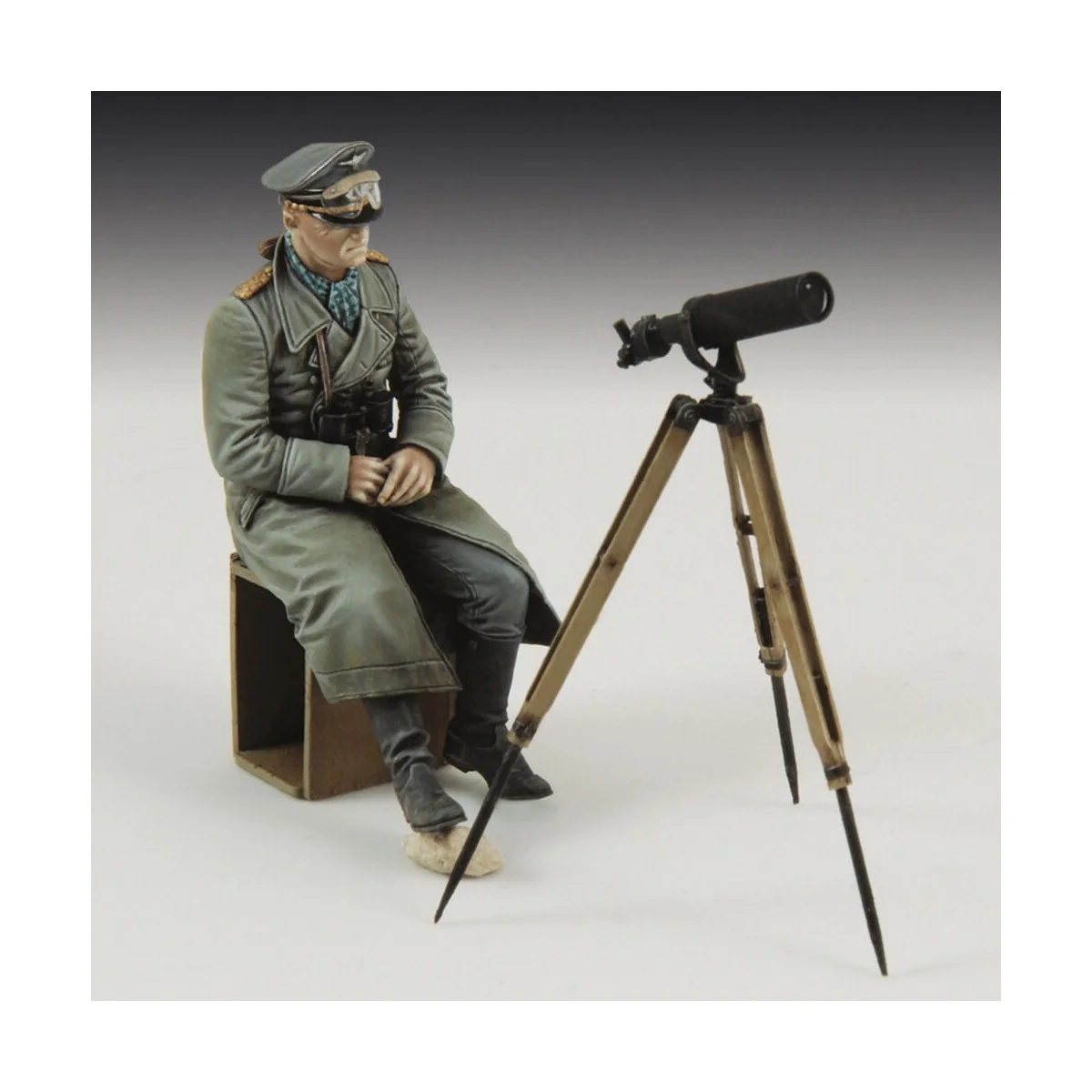 Erwin Rommel with tripod telescope, 1/35 - Royal Model RM820
