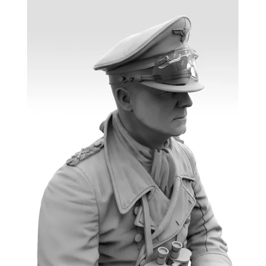 Erwin Rommel with tripod telescope, 1/35 - Royal Model RM820