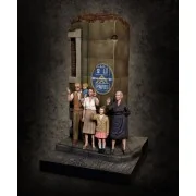 The war's over, 1/35 - Royal Model RM827