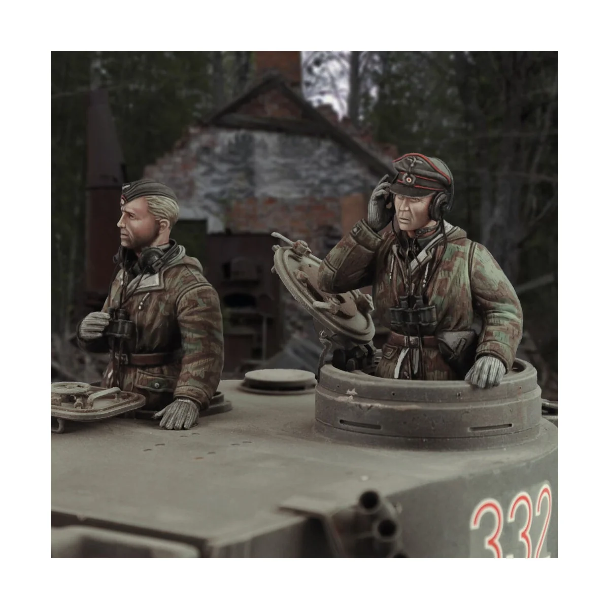 German tank crew in winter dress - WWII, 1/35 - Royal Model RM829