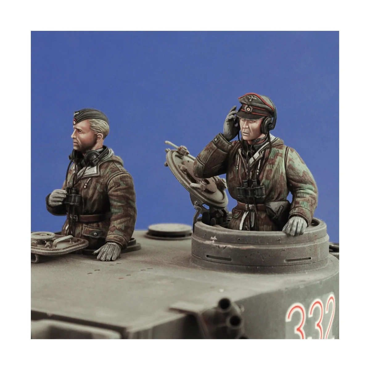 German tank crew in winter dress - WWII - Royal Model RM829