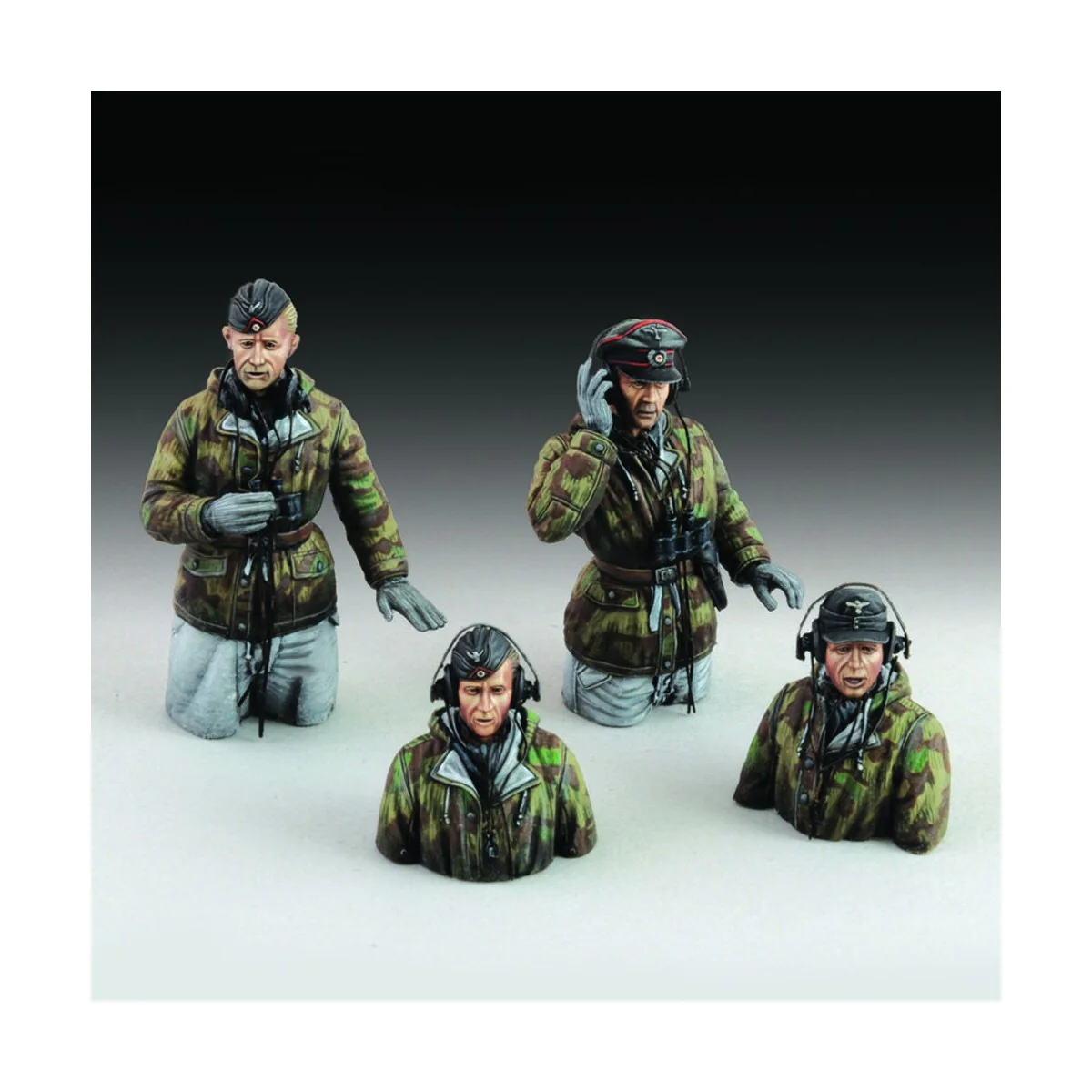 German tank crew in winter dress - WWII, 1/72 - Royal Model RM831