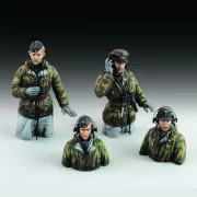 German tank crew in winter dress - WWII - Royal Model RM831